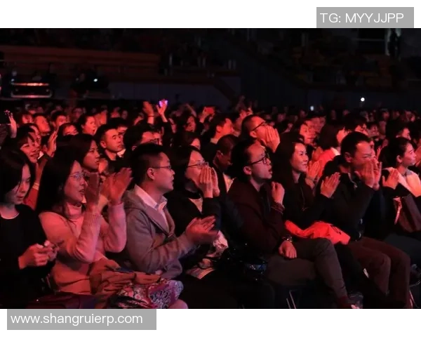 英国足球明星夜店狂欢尽显风采与魅力引发粉丝热议